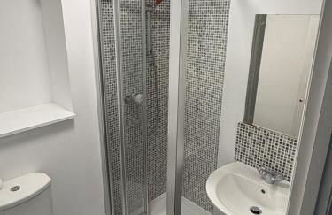 Studio Flat - Photo 1