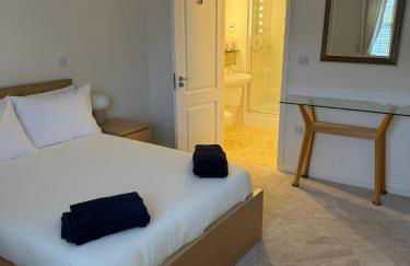 SIX at Wooburn Green Cosy Retreat with Balcony near LEGOLAND Lapland UK and Windsor - Foto 18