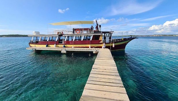 Barco saindo de Medulin