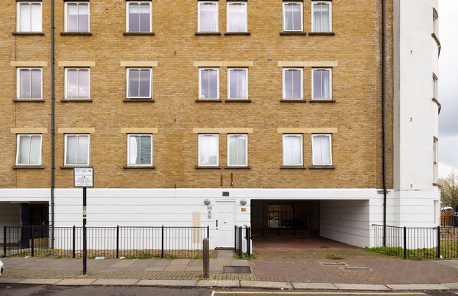 Spacious 2 Bed - Battersea High Street - Photo 30