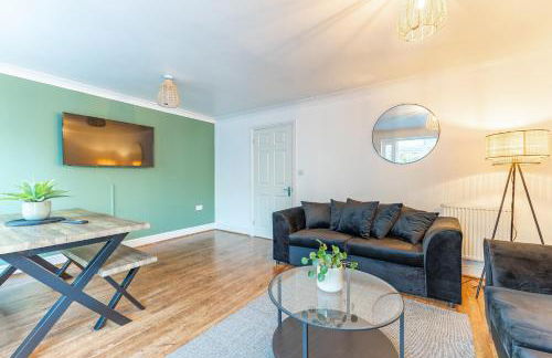 5 Bed House Heathrow Egham Virginia Water Sleeps 7 or Up To 8 If Sharing Beds, Mid To Long Term Bookings Welcome - Foto 7