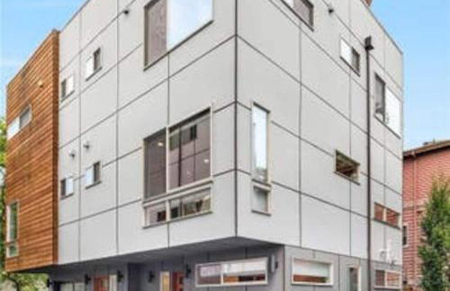 Walk to Restaurants from a Designer Cap Hill Home - Foto 63