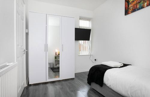 Nottingham Top Serviced Home - Chayil Experts - Foto 37