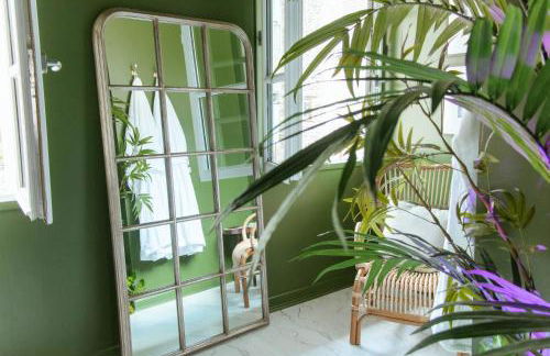 La Suite Chammarzt - Insolite - Escapade à deux -JungleRoom - baignoire balnéo privative - centre historique - Foto 41