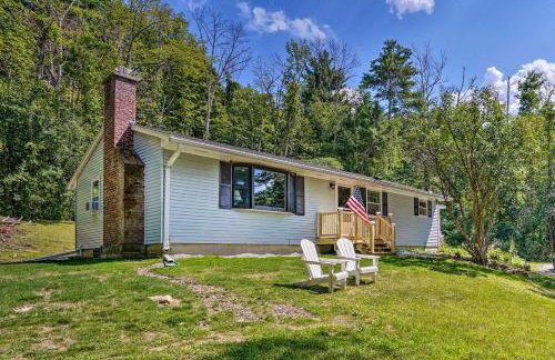 Stockbridge Home Walk to Town Beach! - Foto 1