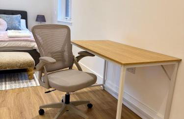 Bespoke 1 Bedroom Barn by Stansted Airport & Holiday Parking - Foto 4