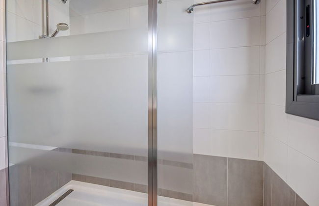 Centrally Heated Apt. in Roses - Photo 17