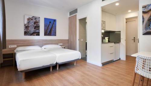 Aparthotel Augusta - Photo 2