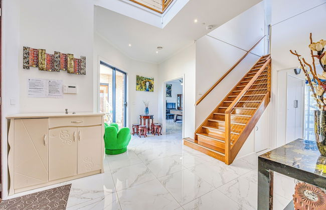 StayAU 6BR Deluxe Lakeview Point Cook - Foto 2