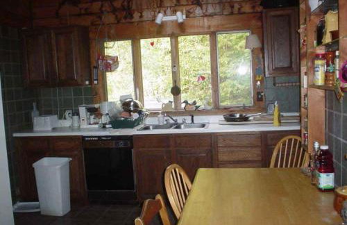 Spacious 14-Person Cabin Perfect for Families in Mount Holly, Vermont - Foto 18