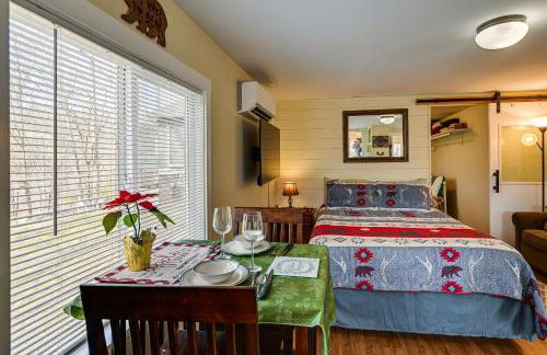 Fireside Relaxation Pet-Friendly Whittier Getaway - Foto 8