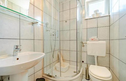 2 Bedroom Stunning Apartment In Osobljava - Foto 21