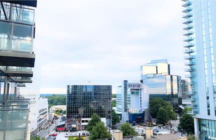 The Luxe -Highrise, Balcony, Year-round Pool, City View! - Foto 33