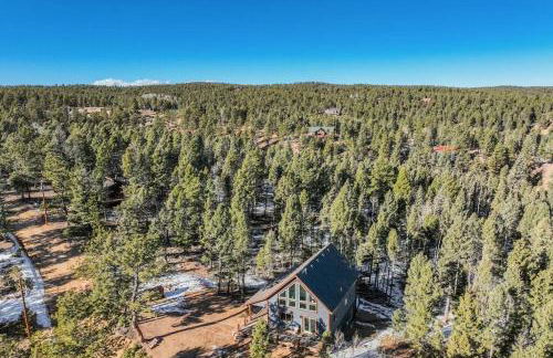 Rustic cabin charm w/ hot tub, arcade basketball - Foto 13