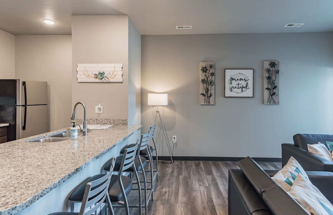 Spacious 2BR Suite W/patio Near Iowa State - Foto 12