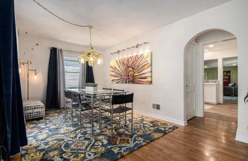 Bright & Stylish 4BR Spot - Close to Downtown Fun - Foto 3