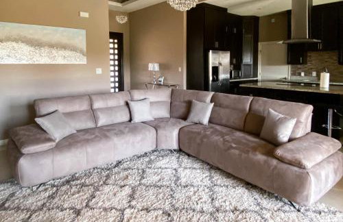 Pool, Patio and Yard Chic South Texas Home - Foto 6