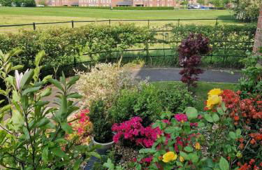 Modern, chic 3-storey town house - Photo 10