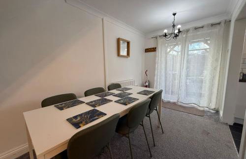 Newbury House Long Stays Free Parking and Wifi - Foto 2