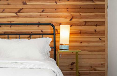 Cozy 4BR Home Pet Friendly Large Yard & Patio - Foto 31