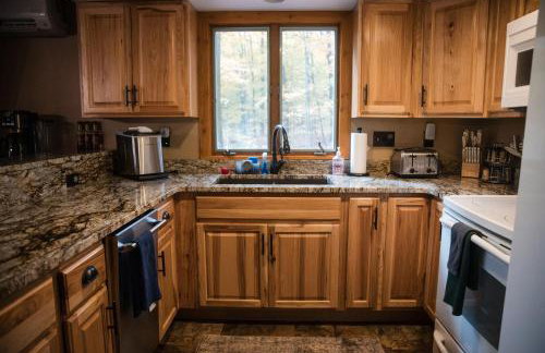 Cozy A-FrameKing BedSkiFire PitSchuss - Foto 29