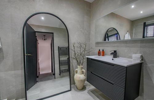 Spacious 2 bedroom house Sleeps 4 l On-Street Parking l The Cosy Corner Nationwide - Foto 10