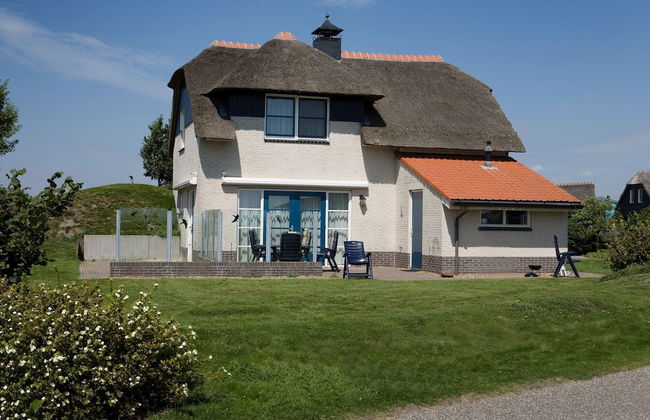 Thatched Villa With Bath in a Holiday Park - Foto 33