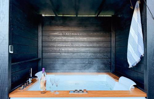 The Cabana Luxury Award Winning Tiny Home with Hot Tub and Private Garden 2 mins Walk to Ryde Beach - Photo 18