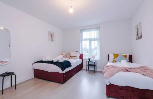 Group-Friendly Home near Manchester with Hot Tub and Private Cinema Room - Foto 24