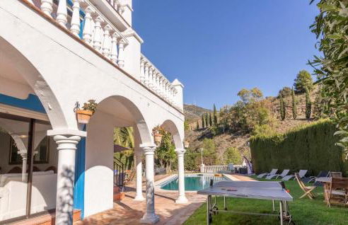 Lilia Barajas - Photo 22