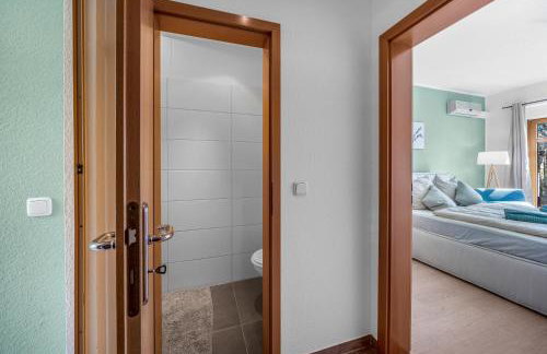 LeHaStays - Apartments Buckau 16a I Küche I Smart TV mit Netflix I toller Innenhof - Photo 19