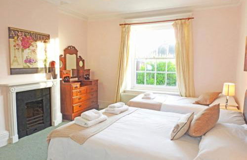 Bury Villa - 7 bedrooms sleeping 18 guests - Photo 17