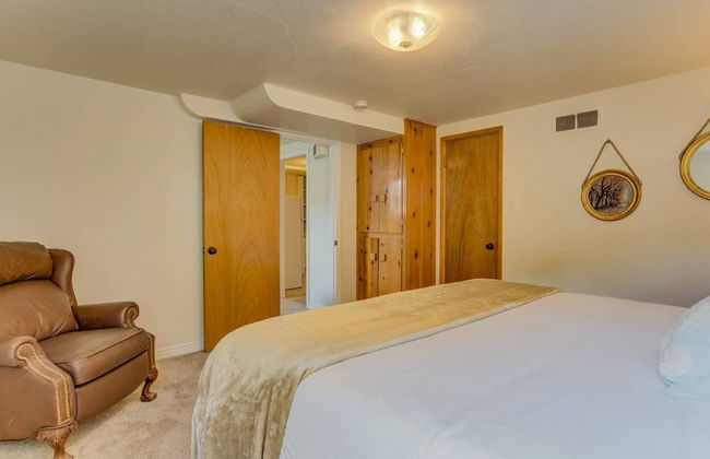 5BR Mnt Viewsdowntown Luxuryfirepit & RV Parking - Photo 5