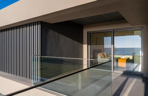 Sun and Sea Apartment - Beachfront, 2 Bedrooms with Sea View & Garden - Photo 29