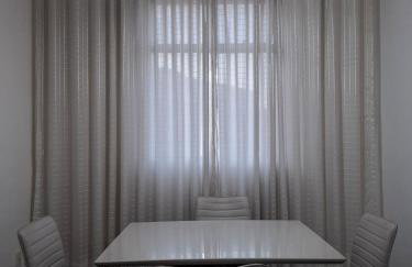 Apartamento 3 quartos no bairro Floresta, na melhor localização de BH, próximo às principais avenidas, ao lado do colégio Batista, com supermercado, farmácia e bares na esquina - Foto 3