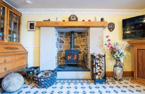 The Doune, Luxury Traditional Country House with hot tub - Photo 17