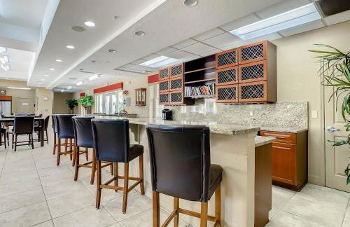 Ocean View Next to Pool and Amenities Corner Unit 3 Balconies OW20-201 - Foto 73