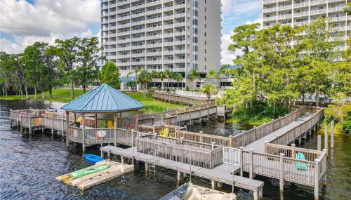 Sunshine Oasis - Orlando Lakefront Luxury - Photo 4