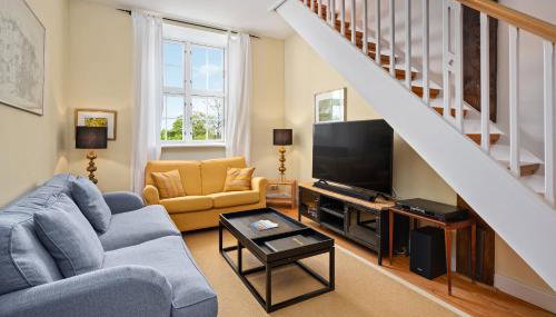 GUT KLETKAMP "Storchennest" - Ferienwohnung im Schlossturm mit 3 Schlafzimmern I Panorama-Turmzimmer mit Naturblick I Gemeinschaftsgarten I 15 Min zur Ostsee I Küche I Parkplatz I WLAN - Foto 4