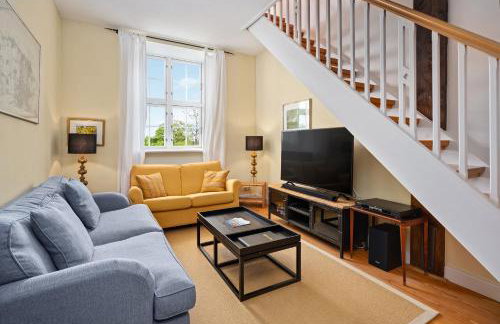 GUT KLETKAMP "Storchennest" - Ferienwohnung im Schlossturm mit 3 Schlafzimmern I Panorama-Turmzimmer mit Naturblick I Gemeinschaftsgarten I 15 Min zur Ostsee I Küche I Parkplatz I WLAN - Foto 4