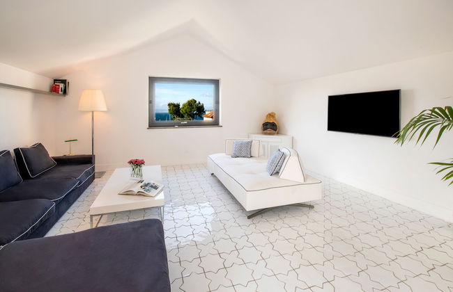 Luxury Apartment with Penthouse and Pool - Photo 23