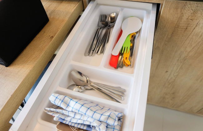 Modern and Bright 2BR Green Pramuka Apartment - Foto 7