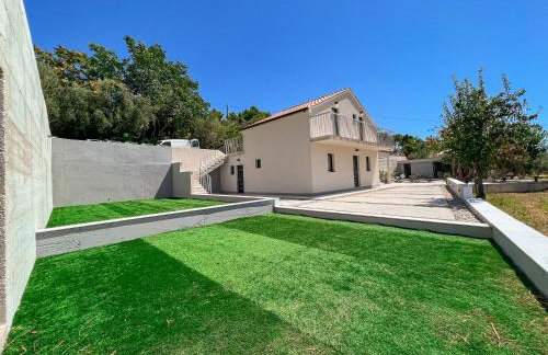 Mediterranean Oasis Seaside Villa with Pool - Foto 43