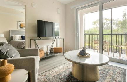 Landing Stylish 1BD Pool Clubhouse - Photo 7