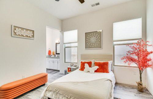 Poolside and Hot Tub Lounging Luxe Rio Rancho Home - Foto 18