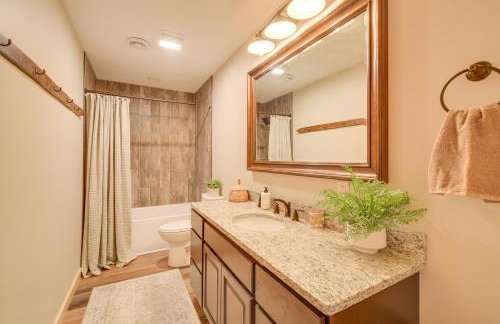 Boat Dock, BBQ and Fireside Fun Clam Lake Cabin - Foto 12