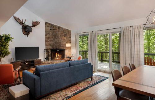 Renovated cabin w hot tub & deck - Foto 6