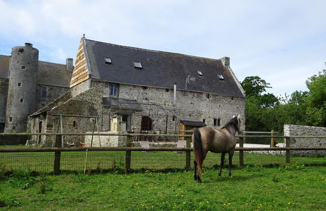 Country House on a Beautiful Medieval Estate - Photo 1