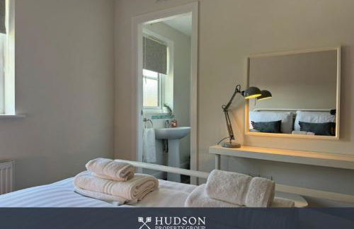 Spacious Townhouse with Garden - Photo 7