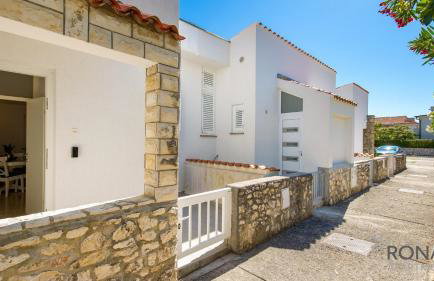 Rona Apartment Flower 1 and Flower 2 - Foto 13